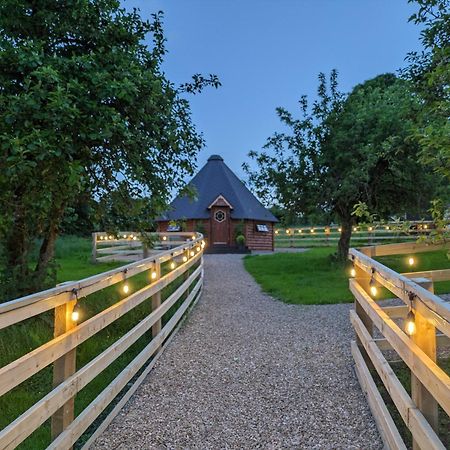 Apple Blossom Glamping Килкени Екстериор снимка