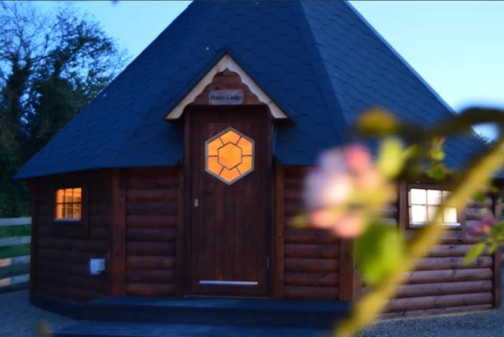 Apple Blossom Glamping Килкени Екстериор снимка